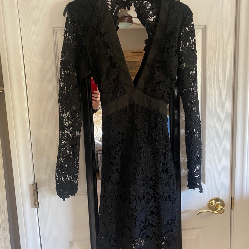 Gorgeous Black lace  evening dress. - Picture 2 of 12